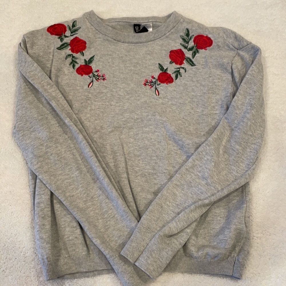 Bundle!!! H&M Tops   - Picture 3 of 7